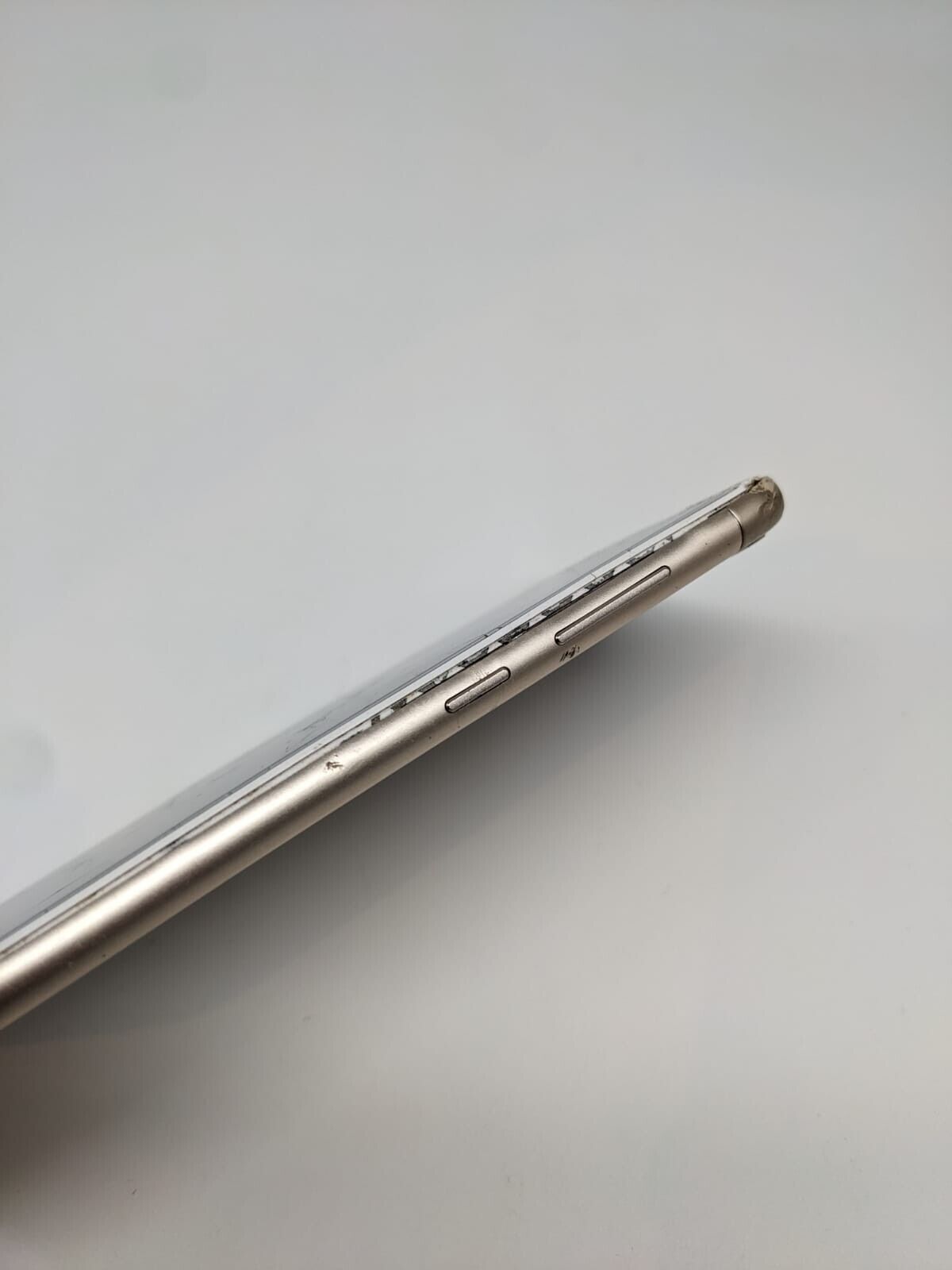 Huawei P Smart Weiß FIG-LX1 Smartphone Teilespender | LÄDT/STARTET NICHT