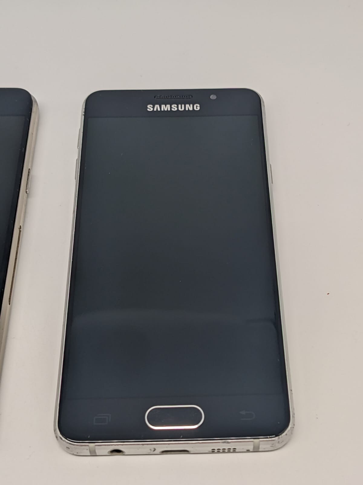 4x Samsung Galaxy A3 2016 SM-A310F Schwarz | DEFEKT | UNGETESTET