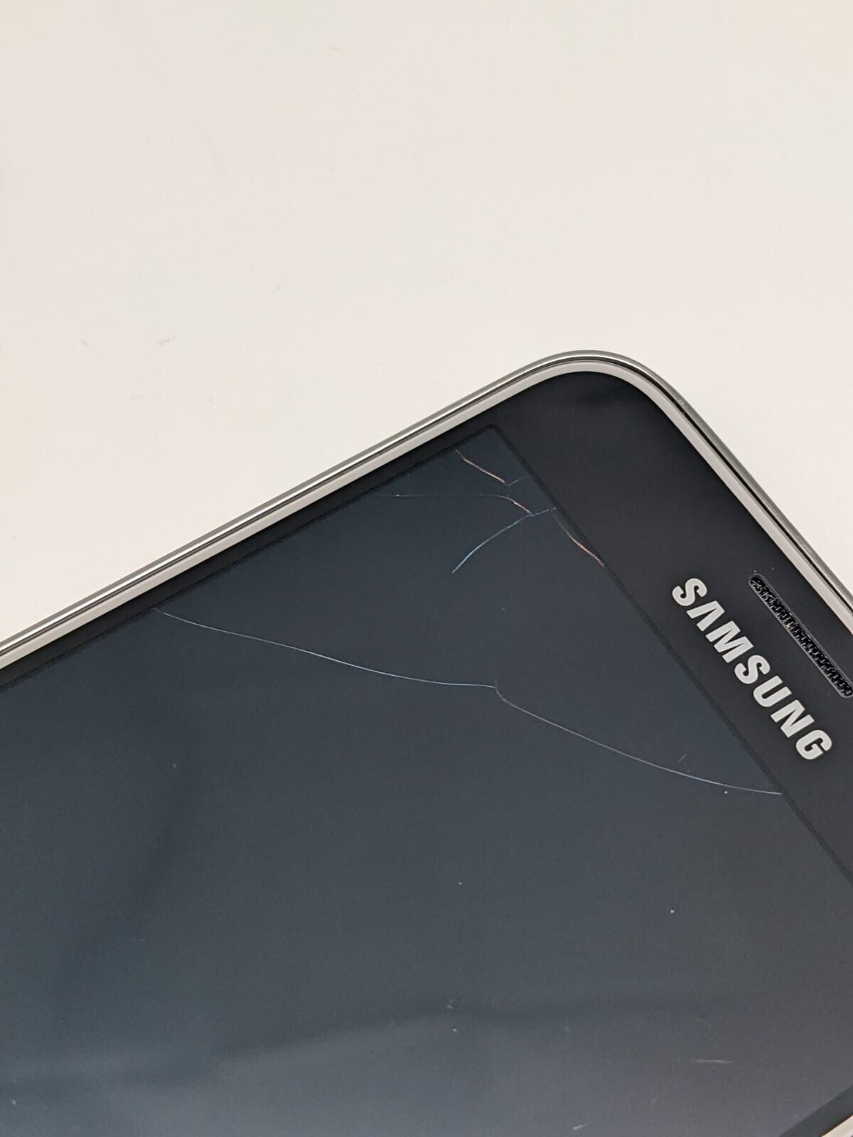 Samsung Galaxy J3 2016 SM-J320F/DS 8GB Dual Sim Weiß | DEFEKT