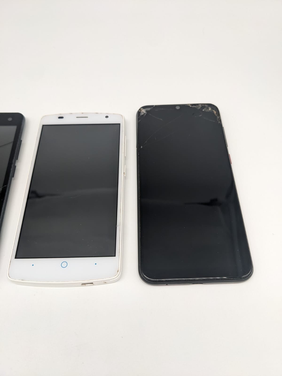 4x ZTE Smartphone Teilespender Konvolut Sammlung Posten | UNGETESTET | DEFEKT