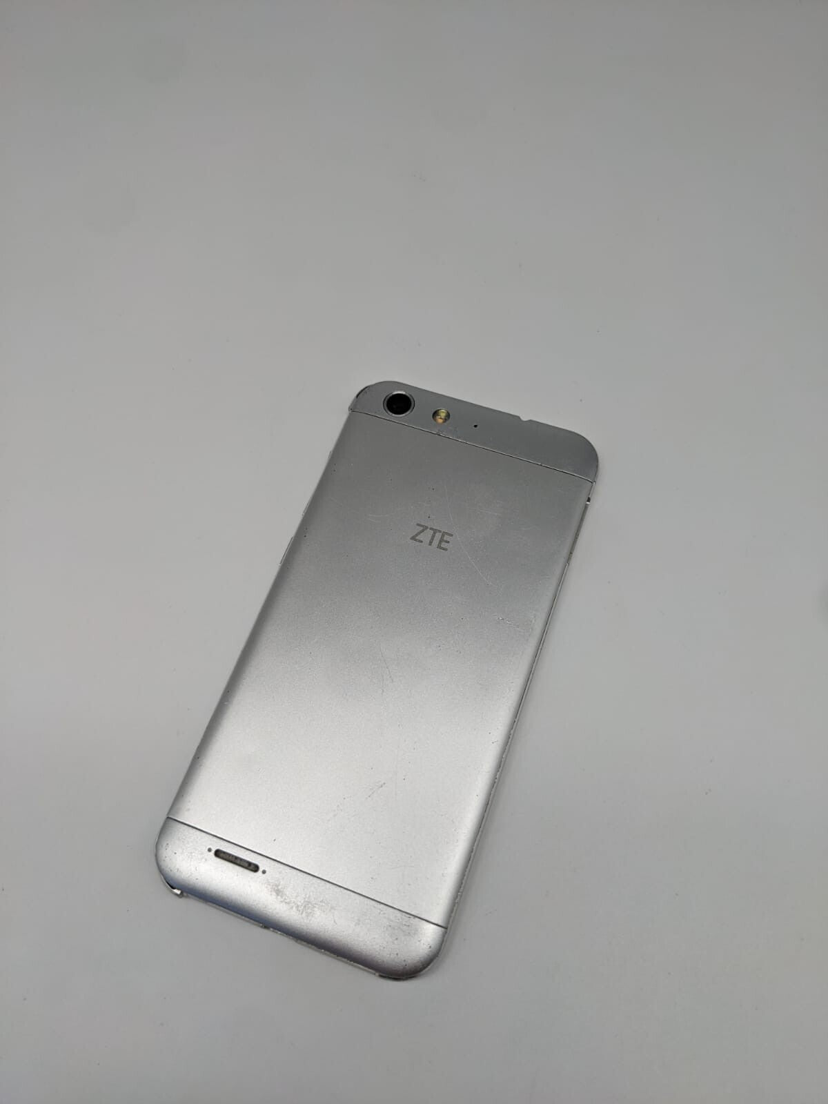 ZTE Blade V6 Weiß Smartphone 16GB | DISPLAYRISSE